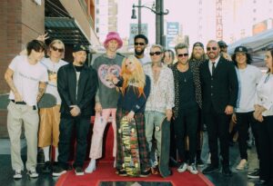 Avril Lavigne Instagram - Look Mom. I got a star on the Hollywood Walk of Fame ⭐️