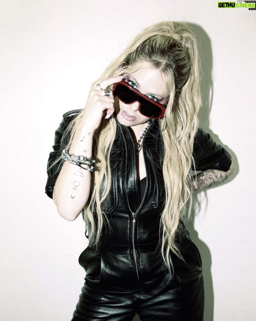 Avril Lavigne Instagram - ❤️❤️❤️❤️