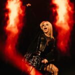 Avril Lavigne Instagram – PARIS & AMSTERDAM 🔥🔥 the perfect kick off to the European tour 🧡🖤