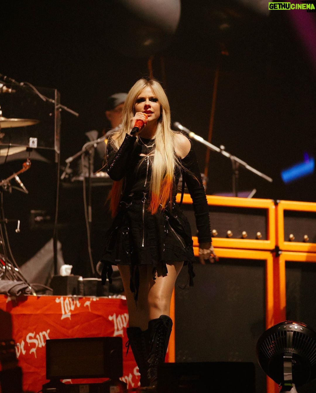 Avril Lavigne Instagram - Last night. Mainstream Sellout Tour ๐งก๐๐ค