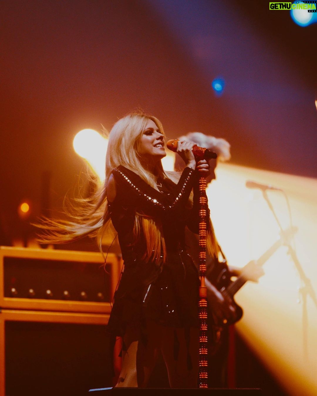 Avril Lavigne Instagram - Last night. Mainstream Sellout Tour ๐งก๐๐ค