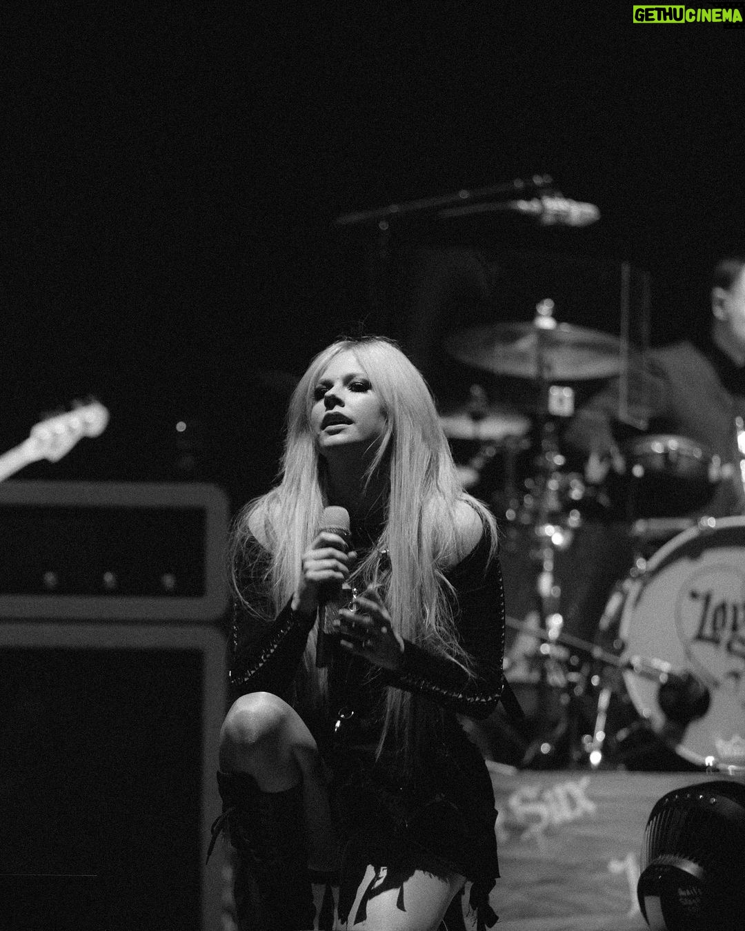 Avril Lavigne Instagram - Last night. Mainstream Sellout Tour ๐งก๐๐ค
