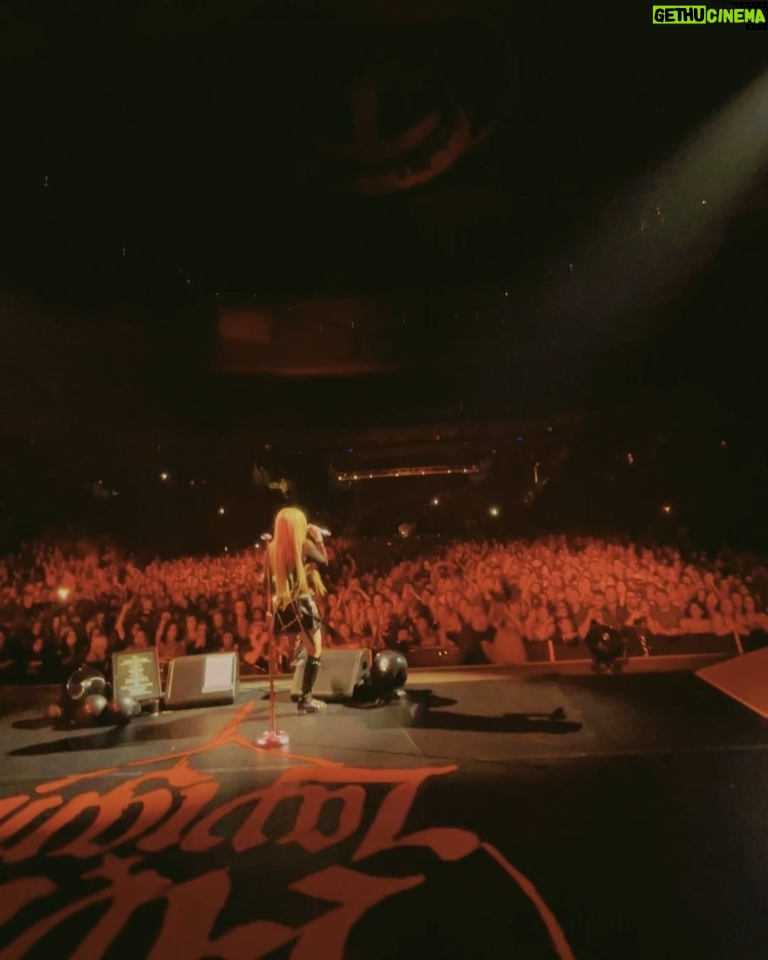 Avril Lavigne Instagram - I can't believe it's the last show of the Bite Me Canada Tour! See you tonight Halifax ๐งก๐๐ค