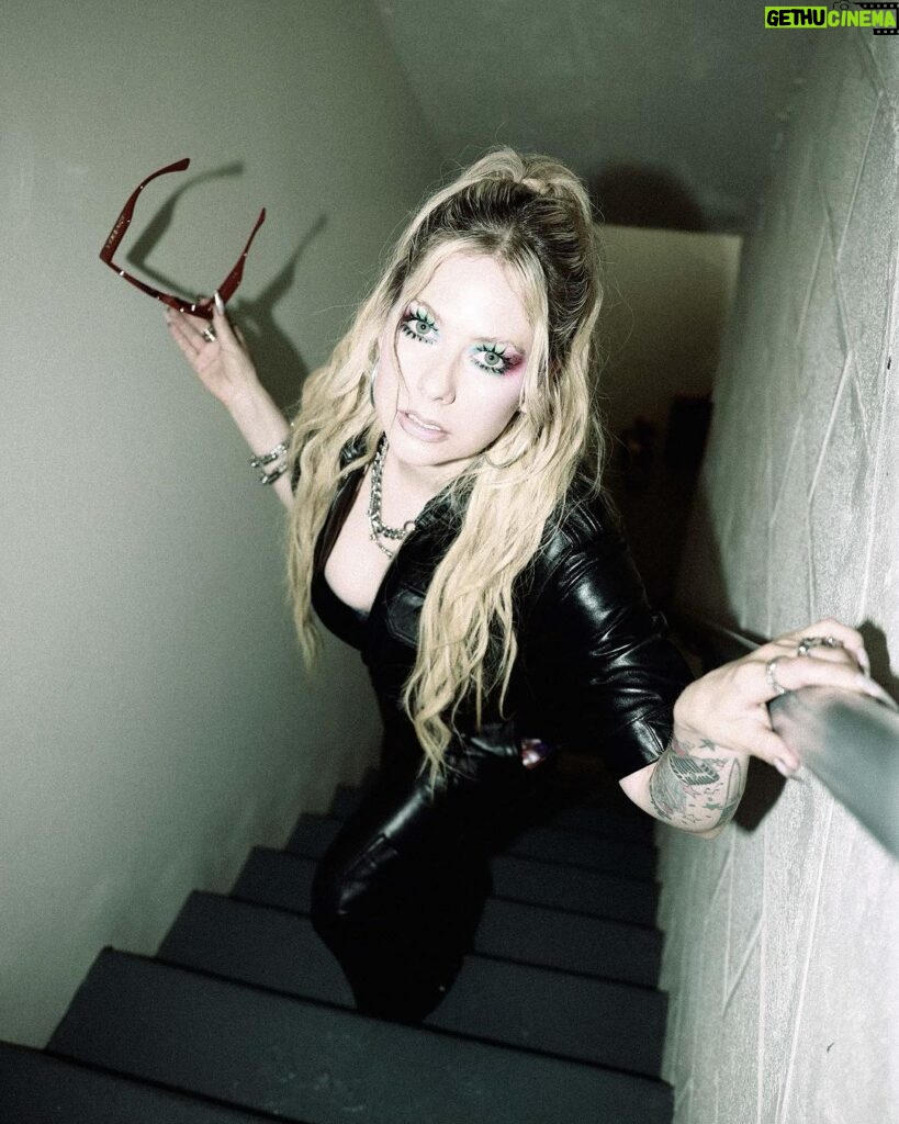 Avril Lavigne Instagram - ❤️❤️❤️❤️