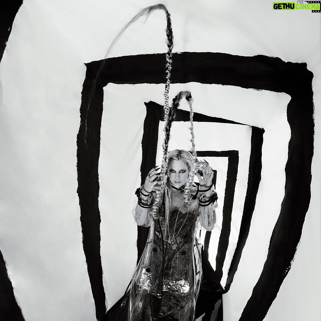 Avril Lavigne Instagram - New cover for @mood__magazine 🤍 Photography @anthony__giovanni Editor in Chief / Fashion Stylist @edwin.j.ortega Makeup @alexisoakley Hair @alanaschober Nail Tech @Victoriaon100 Avril's creative manager @laurenbateshair Fashion assistant @caseycomfort Production Assistant @andrewbarrios1 Photo assistant @_jordanframe Digital and light tech @jp___oliveira Videographer @aramisduran_ Set design @itsisaacaaron Set design assistants @char_3d_artist @mortibean Interview by @iamfabio_ PR @fullcoveragepr Location @greycardstudio
