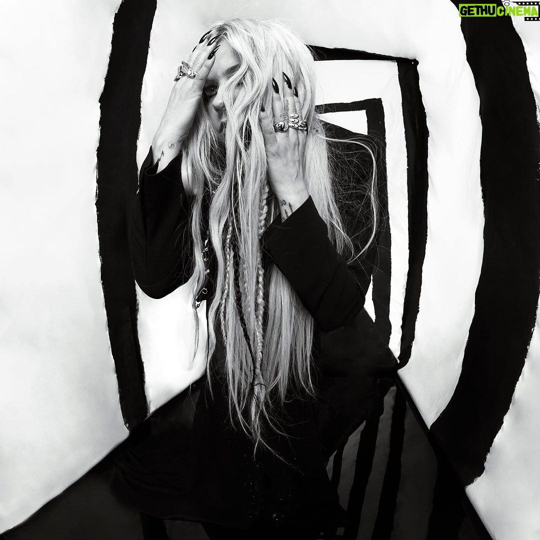 Avril Lavigne Instagram - New cover for @mood__magazine 🤍 Photography @anthony__giovanni Editor in Chief / Fashion Stylist @edwin.j.ortega Makeup @alexisoakley Hair @alanaschober Nail Tech @Victoriaon100 Avril's creative manager @laurenbateshair Fashion assistant @caseycomfort Production Assistant @andrewbarrios1 Photo assistant @_jordanframe Digital and light tech @jp___oliveira Videographer @aramisduran_ Set design @itsisaacaaron Set design assistants @char_3d_artist @mortibean Interview by @iamfabio_ PR @fullcoveragepr Location @greycardstudio