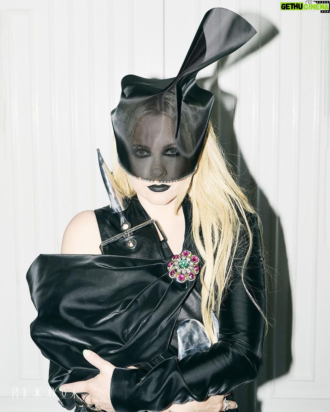 Avril Lavigne Instagram - 🖤🤍 @photobookmagazine #photobookmagazine PhotoBook Editor-In-Chief: Alison Hernon @718blonde PhotoBook Creative Director: Mike Ruiz + @mikeruiz.one @mikeruizone Photographer: Ben Cope @ben_cope Talent: Avril Lavigne @avrillavigne Avril’s Creative Manager: Lauren Bates @laurenbateshair PR: Full Coverage Communications @fullcoveragepr Fashion Stylist: Lyn Alyson @lynalyson_ Hair Stylist: Alana Schober @alanaschober Makeup Artist: Alexis Oakley @alexisoakley Photography Assistant: Sveta Buldakova @svetagoingmad Market Style Assistant: Kelly Brown @kellygoldybrown Style Assistant: Trent De Groot @trentdegr00t Style Assistant: Rachel Olson @rachel_olsonn Editorial Assistant: Skylar Elizabeth @skylar.e Tearsheets by Daniel López, Art Director, PhotoBook Magazine @by_danalarcon Interview by Melia Robinson, Contributor, PhotoBook Magazine @mightbemelia Location: The Culver Hotel @culverhotel