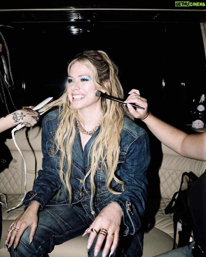 Avril Lavigne Instagram - @colinlocascio 💙 #nyfw New York, New York