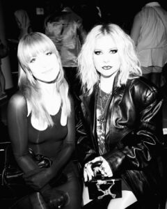 Avril Lavigne Instagram - Go hard or go home @dionlee 🖤 #nyfw New York, New York