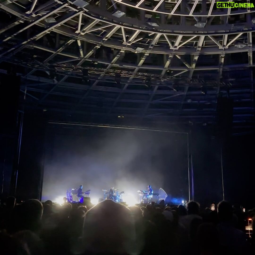 Awat Ratanapintha Instagram - An unforgettable night with James Blake. His performance was beyond words. A dream turned into reality and I couldn’t be happier. @jamesblake 🪩🌌🔥 Velodrom Berlin