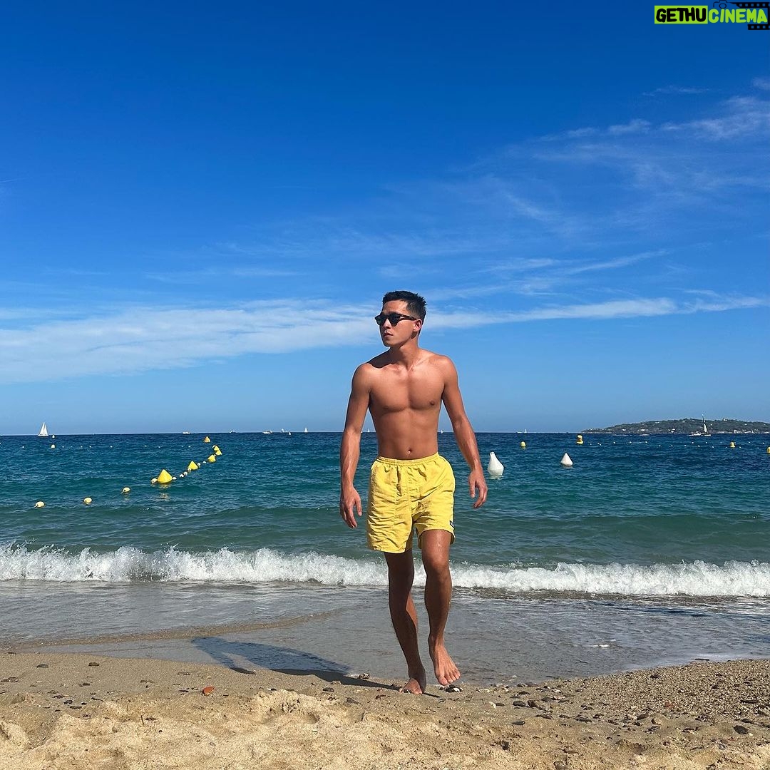 Awat Ratanapintha Instagram - Sous le soleil exactement🌞 Saint Tropez Plage De Pampelonne