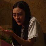 Awi Suryadi Instagram - Ada apa di tangan Sari @nayladpurnama ? Film @kisahtanahjawa_md @kisahtanahjawa MASIH TAYANG DI BIOSKOP SEKARANG!