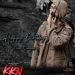 Awi Suryadi Instagram - Reposted • @kknmovie Selamat ulang tahun, @awisuryadi! 🎉 Poster baru. Trailer baru. DITUNGGU ya teman-teman! #KKNDiDesaPenari #KKNMovie