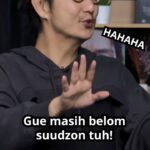 Awi Suryadi Instagram - My so-called film career that is not unlike an episode of Entourage: - Dipaksa syuting adegan mandi ✅ - Preview editing di pijat plus2 ✅ Reposted: @ernestprakasa Sosok misterius yang jarang muncul ke permukaan. Inilah @awisuryadi, sutradara dari KKN Di Desa Penari, film terlaris Indonesia sepanjang masa. Simak hanya di yutub Hahaha TV! ✨ Production Credit: Executive Producer - @dipaaa Producer - @annissa.paramitha Videographer - @inijamale @ardliyabwn Editor - @inijamale Graphic Designer - @ezzamazaya #InFrameWithErnestPrakasa