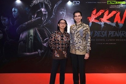 Awi Suryadi Instagram - 28-12-22 Malam Hajatan. Terima kasih @bankmandiri, Pak @airlanggahartarto_official atas dukungannya untuk film nasional 🇮🇩 🙏 KKN di Desa Penari: Luwih Dowo Luwih Medeni sedang tayang di bioskop! #kkndidesapenari #kkndesapenari