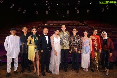 Awi Suryadi Instagram - 28-12-22 Malam Hajatan. Terima kasih @bankmandiri, Pak @airlanggahartarto_official atas dukungannya untuk film nasional 🇮🇩 🙏 KKN di Desa Penari: Luwih Dowo Luwih Medeni sedang tayang di bioskop! #kkndidesapenari #kkndesapenari