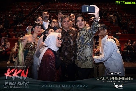 Awi Suryadi Instagram - 28-12-22 Malam Hajatan. Terima kasih @bankmandiri, Pak @airlanggahartarto_official atas dukungannya untuk film nasional 🇮🇩 🙏 KKN di Desa Penari: Luwih Dowo Luwih Medeni sedang tayang di bioskop! #kkndidesapenari #kkndesapenari