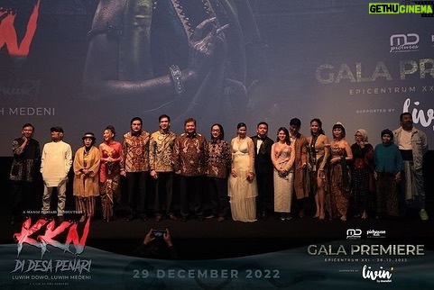 Awi Suryadi Instagram - 28-12-22 Malam Hajatan. Terima kasih @bankmandiri, Pak @airlanggahartarto_official atas dukungannya untuk film nasional 🇮🇩 🙏 KKN di Desa Penari: Luwih Dowo Luwih Medeni sedang tayang di bioskop! #kkndidesapenari #kkndesapenari