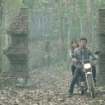 Awi Suryadi Instagram - Ada yang bisa tebak ini adegan apa saja? KKN di Desa Penari: Luwih Dowo Luwih Medeni tayang di bioskop mulai 29 Desember! @kknmovie @simpleman81378523 #kkndidesapenari #kkndesapenari