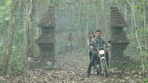Awi Suryadi Instagram - Ada yang bisa tebak ini adegan apa saja?

KKN di Desa Penari: Luwih Dowo Luwih Medeni tayang di bioskop mulai 29 Desember!

@kknmovie 
@simpleman81378523 

#kkndidesapenari 
#kkndesapenari