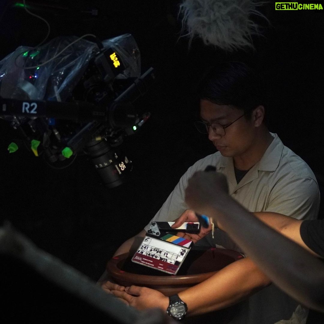 Awi Suryadi Instagram - Camera set-up dari salah satu shot di trailer film @kisahtanahjawa_md @kisahtanahjawa Pocong Gundul. Ada yang bisa tebak untuk shot yang mana? Serentak gedor-gedor pintu bioskop setanah air mulai 21 September!