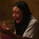 Awi Suryadi Instagram - Ada apa di tangan Sari @nayladpurnama ? Film @kisahtanahjawa_md @kisahtanahjawa MASIH TAYANG DI BIOSKOP SEKARANG!