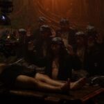 Awi Suryadi Instagram - Pohon beringin ratusan tahun. Banyusoco. Salah satu lokasi syuting film @kisahtanahjawa_md @kisahtanahjawa Pocong Gundul. Setibanya di set, @omhao13 langsung berbisik ke saya: "Ada banyak ini Mas." KEJADIAN PERTAMA terjadi ketika selagi latihan adegan, salah satu pemeran pengikut Walisdi dari posisi duduk bersila tiba-tiba lompat seperti seekor anjing. Gerakan lompatnya tidak seperti manusia. Untungnya pelatih peran, Mas Agus berhasil menenangkan. Menurutnya pemain itu dimasuki siluman serigala. Baunya seperti sudah ratusan hari tidak mandi, Mas Agus sempat muntah karena tidak tahan mencium baunya. Kata beliau, selagi latihan adegan, di pikirannya si pemain dia merasa paling hebat, sang siluman ingin mengingatkan dia yang berkuasa di sini. KEJADIAN KEDUA terjadi ketika @iwaktherockfish masuk ke set lubang kubur. Tiba-tiba sesak nafas dan merasa seperti ada yang menarik dari dalam tanah. Buru-buru minta tolong untuk diangkat naik dari dalam lubang. Wajahnya pucat.