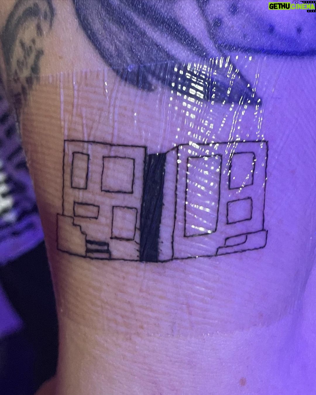 Awsten Knight Instagram - BEST TOUR BEST SHOWS BEST ALBUM BEST STAGE DESIGN BEST CROWDS THANK YOU FOR GIVING ME AND MY FRIENDS SUCH A GOOD EXPERIENCE - TOUR ISNT EASY BUT YALL MADE THIS ONE VERY FUN - INTELLECTUAL PROPERTY FOREVER WE’LL BE BACK