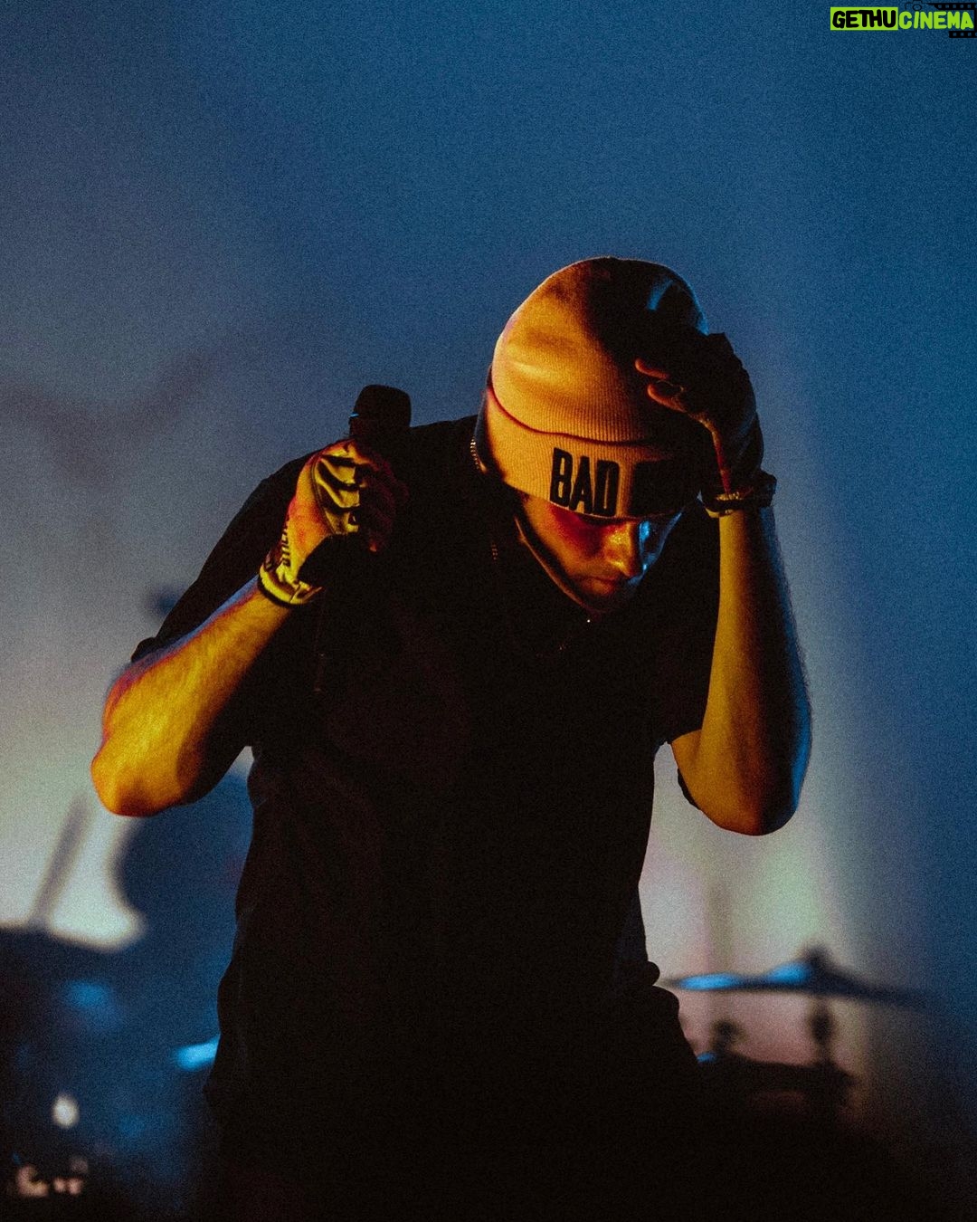 Awsten Knight Instagram - WATERPARKS, THE BAND OF ALL TIME ORLANDO NIGHT 2 ON SALE TOMORROW MORNING USE THE PRESALE CODE “MORELANDO103” FOR EARLY ACCESS TO TICKETS/VIP, BRING YOUR DADDY ASK ME IF IT’S HARD BEING 6’5 www.waterparksband.com/tour