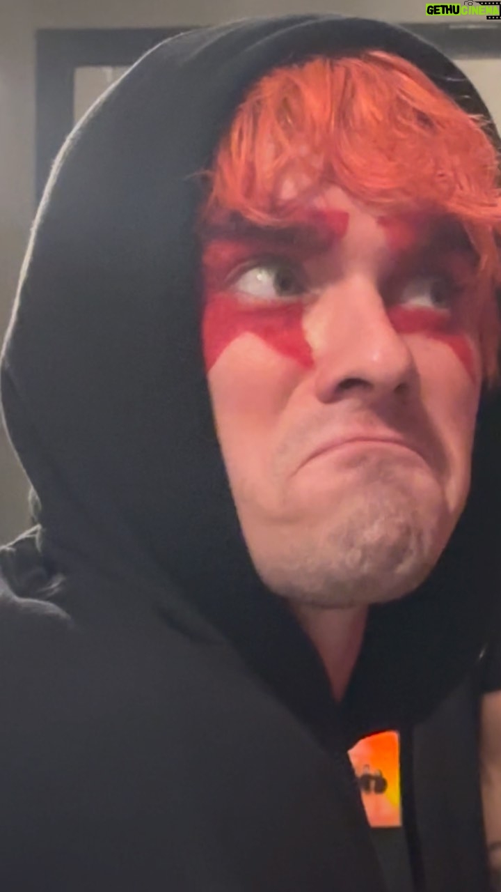 Awsten Knight Instagram - IF YOU SEE THIS MAN DO NOT TRY TO APPROACH HIM, HE IS NOT ME AND HE IS NOT FRIENDLY