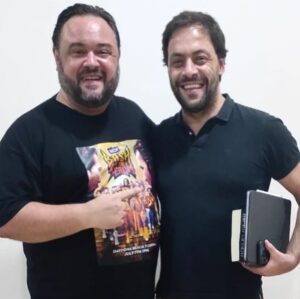 Axel Instagram - Um gajo de Beja e um de Cascais encontram-se em Florianópolis e o que aconteceu? Uiiiiiiiiiiiiii! Combinar cenas em Lisboa é sempre complicado...mais vale a milhares de Km de distância. Próxima vez @antonio.zambujo organizamos para ficares aqui mais tempo na Ilha da Magia.
