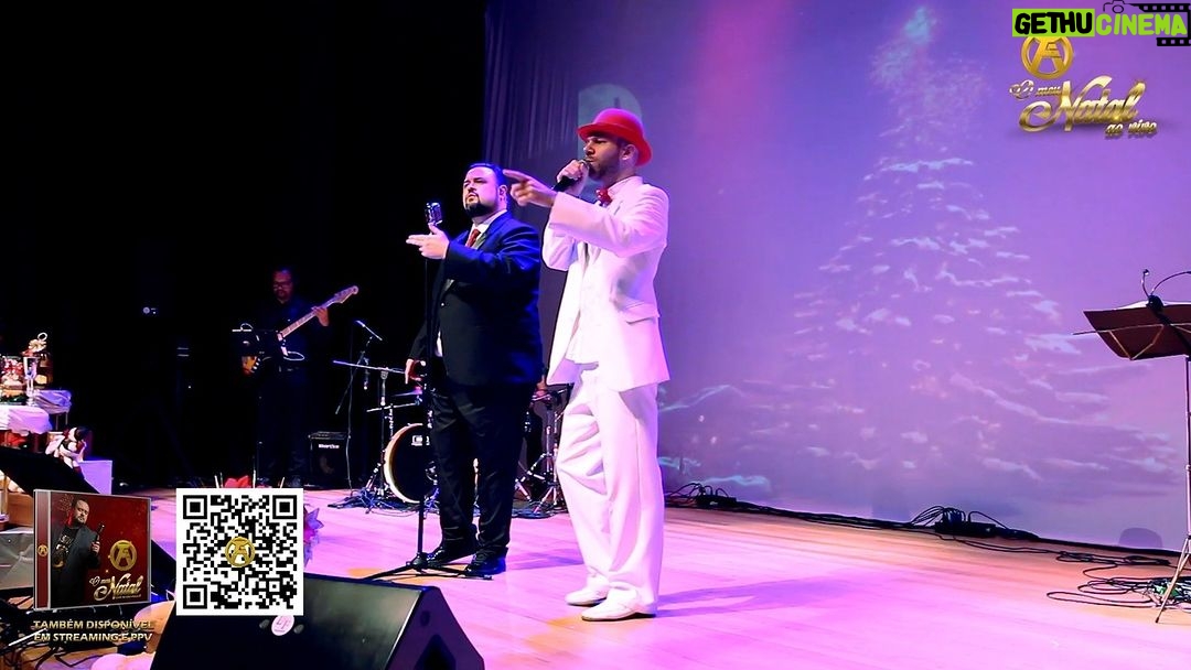 Axel - 65 Likes - 🇵🇹🇧🇷 N'"O Meu Natal: Ao VIvo" cantamos, rimos, interagimos...somos felizes. Fica aqui um pouco do que se viveu com a presença do @robertoseresteiro num dos shows que fiz em São Paulo. Vale a pena escutar do princípio até ao fim.
#axelomeunatalaovivo #axel