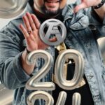 Axel Instagram - Feliz 2024. Que seja repleto de saúde, alegria, sorte, trabalho, descanso e tudo o que mais desejarem para vocês e vossos familiares e amigos! O meu vai ser de mais amor, música, trabalho, alegria e regabofe! Espero! O de 2023 teve muitos desafios e perdas...e também de muitas conquistas!