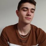 Axel Marbeuf Instagram - Vous avez été beaucoup plus nombreux et nombreuses à répondre que vous vouliez la version complète que ce que j'aurai pu imaginer alors la voici ! N'hésitez pas à partager et à me dire ce que vous en pensez ! Tag some friends 🙃 Une version toute en douceur, prise sur l'instant 🎶 @thevoice_tf1 @bberberes @pierreyvesduchesne