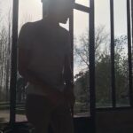 Axel Marbeuf Instagram - L'acoustique était ouf et merci @emma_massie_ pour la vidéo😘 Sorry pour le contre jour 😅 Wait till the end 🎤 N'hésite pas à partager 😋 @thevoice_tf1 @bberberes @pierreyvesduchesne
