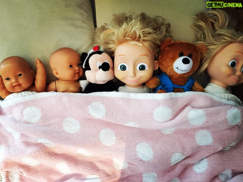 Ayça Bingöl Instagram - Bir pazar klasiği... uyutulan bebekler, uyumak istemeyen bebeler...🙏🏻🦋🌺