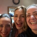 Ayça Bingöl Instagram – Derya’ nın yolculuğu son buldu.
Kırmızı Oda da çok güzel ağırlandım. 
Başta @ogm.pictures olmak üzere tüm çalışma arkadaşlarıma bin teşekkür ❤️ 
Yakında tekrar görüşmek dileğiyle🌸  @binnur.kaya.resmi çok tatlısın ❤️ love you
@rendaguner 
@alihoneyer 
@tv8 
@kirmizioda.dizi
@gulcinkultur @emrealtug @guneshayat