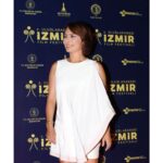 Ayça Bingöl Instagram - Teşekkür ederim canım İzmir🌟❤️ve oy veren 4,5 milyon izleyici❤️#müslümfilm #izmirfilmfestivali #eniyiyardımcıkadınoyuncu