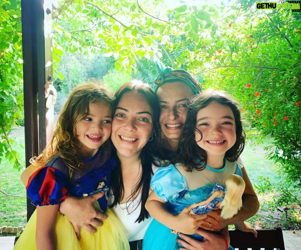 Ayça Bingöl Instagram - Canımın içi güzel kardeşim❤ tüm hayallerinin gerçek olduğu bir yaş olsun❤ iyi ki doğdun❤ iyi ki benim kardeşim ve çocuklarımın teyzesisin❤love u❤