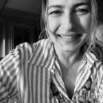 Ayça Bingöl Instagram - Kendime mektup… Yaş 47 sevgili Ayça, artık bazı şeylerin ne kadar boş beleş olduğunu gayet iyi anladın şekerim… anladıklarını unutma lütfen…. Neşeyi, sağlığı, huzuru hiç yanından ayırma yeni yaşında.Daha çok oku, daha çok seyret canımın içi… Daha net ol, istemediklerini söyle , istediklerini daha çok söyle😉 Çocuklarına, ailene , dostlarına, doğaya , yeşile, çiçeklerine sıkı sıkı sarılmaya devam et… Çalış tembellik yapma… Sere serpe boş boş takıl , duvarlara bak çok istersen…keyfine bak özetle… Az konuş çok dinle… Daha adil bir dünya için dua et 🙏🏻 Sevgili Ayça, iyi ki doğdun❤️