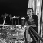 Ayça Bingöl Instagram - One fine day in Cannes🌟 Styling @ecesisik Elbise @tanjubabacan Küpe @uskuplukuyumculuk