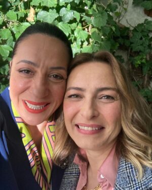 Ayça Bingöl Instagram - Derya’ nın yolculuğu son buldu.
Kırmızı Oda da çok güzel ağırlandım. 
Başta @ogm.pictures olmak üzere tüm çalışma arkadaşlarıma bin teşekkür ❤️ 
Yakında tekrar görüşmek dileğiyle🌸  @binnur.kaya.resmi çok tatlısın ❤️ love you
@rendaguner 
@alihoneyer 
@tv8 
@kirmizioda.dizi
@gulcinkultur @emrealtug @guneshayat