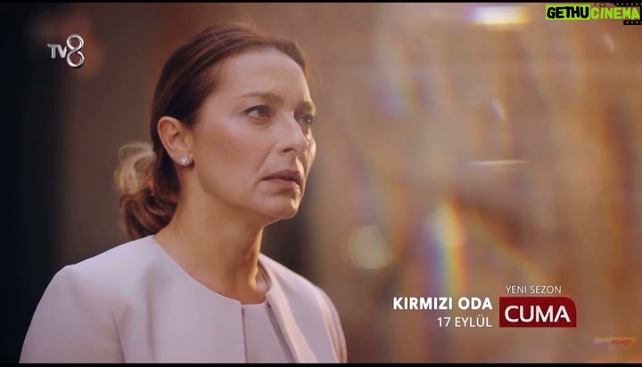 Ayça Bingöl Instagram - Kırmızı Oda’da buluşuyoruz📍 @kirmizioda.dizi 17 Eylül’de @tv8 ‘de🔔 . @binnur.kaya.resmi @ogm.pictures @drgbudayicioglu . #kirmizioda #tv8