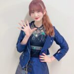 Aya Yamane Instagram - Day2もありがとうございました。💐 2日目はいつものポニーテール。 見た目だけではなく、歌、ダンス、MC、全ての表現において 今回はすごく悩み、考えたのですが 2日間かけて完成するこのライブの私なりの答えが 少しでも皆様の心に届いていたら嬉しいです。 いろんなifの世界、可能性があって 今プロデューサーさんや美琴と一緒にいられるのは 本当に奇跡みたいなことです。 いつもありがとう💐 これからもずっとずっと 側にいてくださいね。☺️ たくさん支えてくださったスタッフの皆様にも 本当に感謝です。。 いやぁそれにしても、 天気凄かったな、、 これも演出か...？って思うくらい見事だった。。🌦👏🏻 #アイドルマスター #シャイニーカラーズ #アイマス #シャニマス #idolmaster #shiny #colors #緋田美琴 #声優 #アイドル #live 国立代々木競技場第一体育館