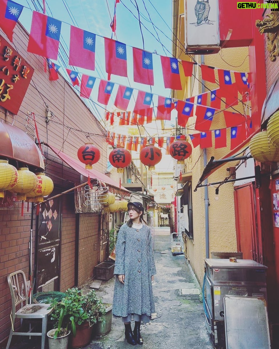 Aya Yamane Instagram - フォトエッセイ撮影オフショット。☺︎ #中華街 #フォトエッセイ #声優 横浜中華街(Yokohama Chinatown)