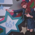 Aya Yamane Instagram - シーズの新しい衣装、 ｢シャンドゥ・ヴォーギン」も着慣れてきました✨ 素材も軽くてとっても踊りやすくて涼しくて、 さらに宝石の装飾も細かくついているのです💎 美琴の衣装はいつもかっこよくて好きなテイストなので テンション高めであります。ハッピー🫶🏻❤︎ それにしても、ステージ裏もとてつもなく広かった...！！！！！！ #アイマス #アイドルマスター #合同ライブ #シャニマス #シャイニーカラーズ #緋田美琴 #東京ドーム