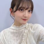 Aya Yamane Instagram – オールホワイトにしました！☺︎
お洋服をふりふりにしたので、ヘアはシンプルに！
#KPF2023 #衣装