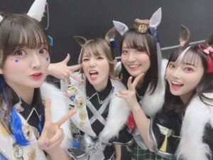 Aya Yamane Instagram - 『ウマ娘プリティーダービー5thEVENT ARENA TOUR GO BEYOND-GAZE-』DAY2
ありがとうございました！⭐️

めっかわギャルズたち🤟🏻❤︎
一緒にGSK⭐︎を披露できてとっても嬉しかったです！
間奏のパラパラはみんな真顔でやりました。いぇい。✌🏻

チーム青二！
このライブ期間中山根をたくさん励ましてくださった、
すごくすごく優しい先輩方です。
裏で不甲斐ないところをたくさん見せてしまったのですが
「大丈夫？」「頑張ろう！」ってずっと声をかけてくださって
本当に感謝でした。。かっこいい先輩に、私もなる。
ありがとうございました...！！

今回なかなか写真を撮るタイミングが無かったのですが、
時間がない中一緒に撮ってくれた皆様、
ありがとうございました🥰
大好きなみんなとまた一緒に出られるように、
もっと頑張ります！！
ウマ娘のみんなは本当にかっこよくて優しくて頑張り屋さんです。
素敵なキャストの皆とこうやって一緒にいられて、
私はすごく幸せ者だって思った1日でした。

そしてダンサーさんも和太鼓チームの彩さんも、
素敵なパフォーマンスをありがとうございました！！💐🌟

そして足を運んでくださったトレぴの皆、
本当に本当にありがとう〜！！！
みんなのキラキラしたまなざし、ずっと忘れません🥰✨
またね〜！！！

#ウマ娘 #ウマ娘プリティーダービー #5th #live #名古屋 #gaze #ダイタクヘリオス