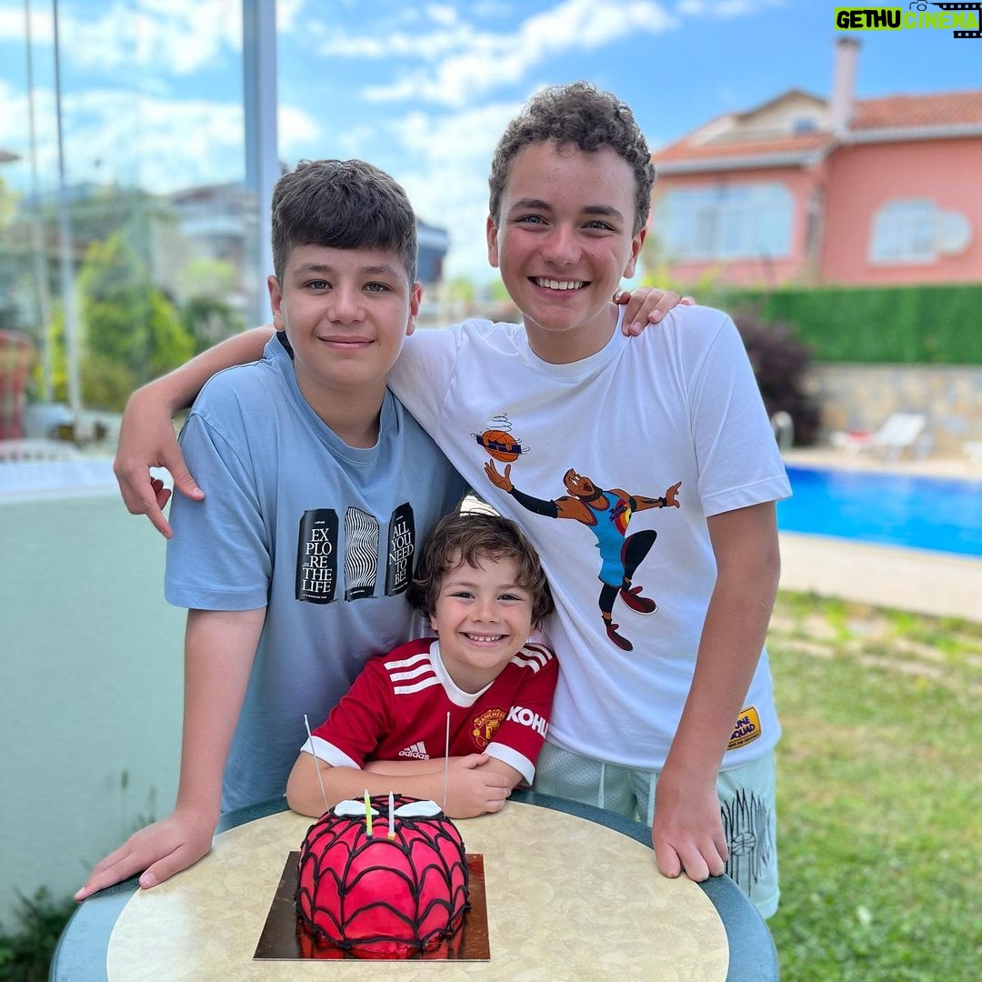Aybars Kartal Özson - 10.4K Likes - @umutyalim08 iyi ki doğdun kanki 🎂