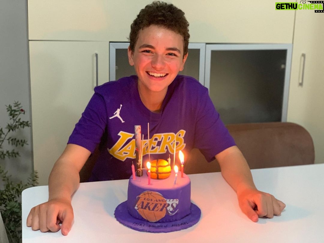 Aybars Kartal Özson - 10.8K Likes - 18.05.2022 🎂
Happy Birthday To Me⛹️♂️